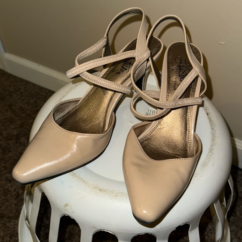 Life stride soft system nude heels